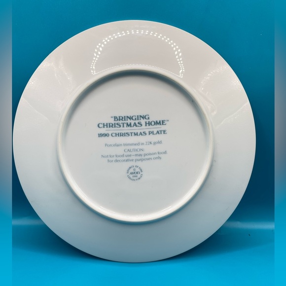 Set of 4 Avon Christmas Plates w/boxes - Picture 9 of 11